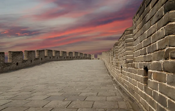 Blick auf einen der landschaftlich schönsten Abschnitte der großen Mauer von China, nördlich von Peking — Stockfoto