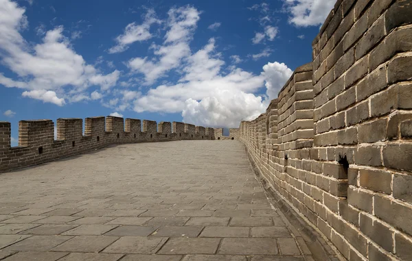 Blick auf einen der landschaftlich schönsten Abschnitte der großen Mauer von China, nördlich von Peking — Stockfoto