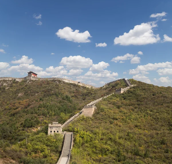 Çin Seddi, Pekin kuzeyinde en doğal bölümlerden görünümü — Stok fotoğraf