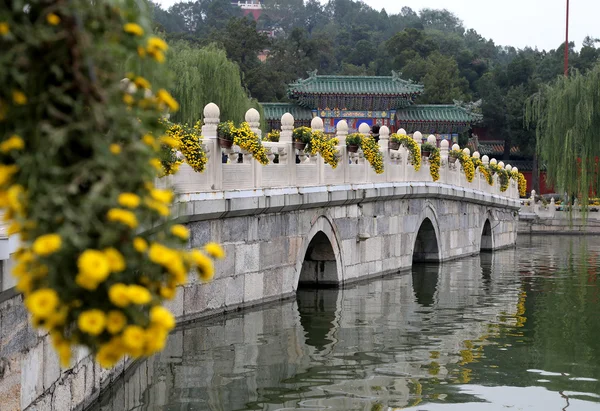 Beihai Park est un jardin impérial au nord-ouest de la Cité Interdite à Pékin — Photo