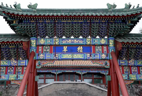 Beihai park--is een keizerlijke tuin in het noordwesten van de verboden stad in Peking — Stockfoto