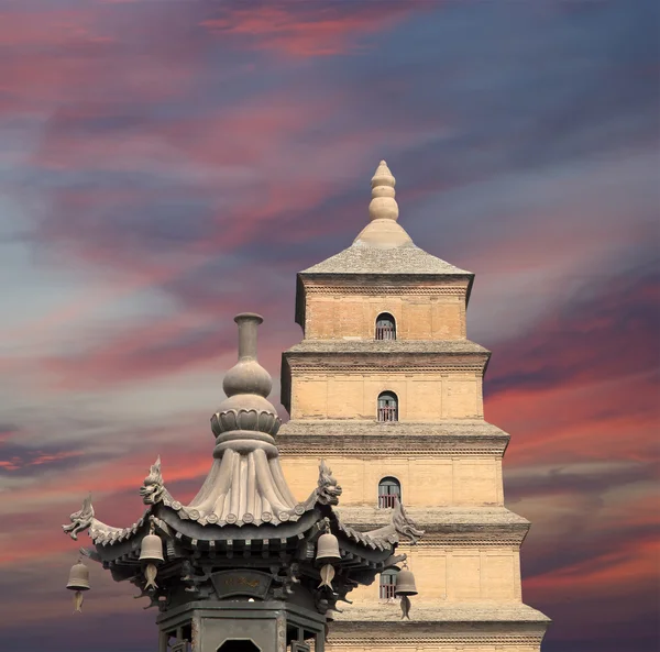 La pagoda gigante del ganso salvaje o gran pagoda del ganso salvaje, es una pagoda budista ubicada en el sur de Xian (Sian, Xi 'an), provincia de Shaanxi, China. — Foto de Stock