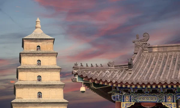 Dev Vahşi kaz Pagodası veya büyük vahşi kaz Pagodası olduğu bir Budist pagoda Güney xian (sian, xi'an), shaanxi Eyaleti, Çin bulunmaktadır.