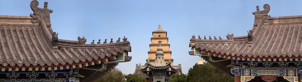 Óriás vadliba pagoda és a big vadliba pagoda, egy buddhista pagoda található déli xian (sian, xi'an), shaanxi tartomány, Kína — Stock Fotó