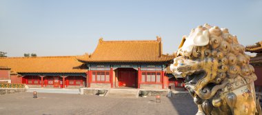Yasak Şehir bronz bir Çinli ejderha heykeli. Beijing, Çin