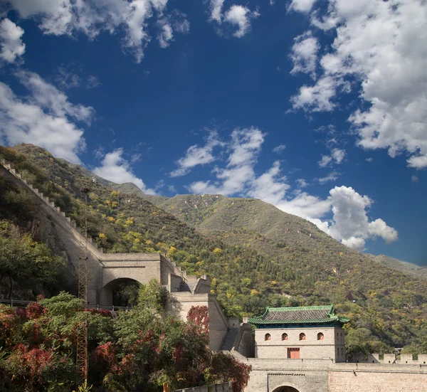 Çin Seddi, Pekin kuzeyinde en doğal bölümlerden görünümü — Stok fotoğraf