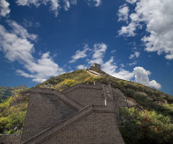 Vue de l'une des sections les plus pittoresques de la Grande Muraille de Chine, au nord de Pékin — Photo