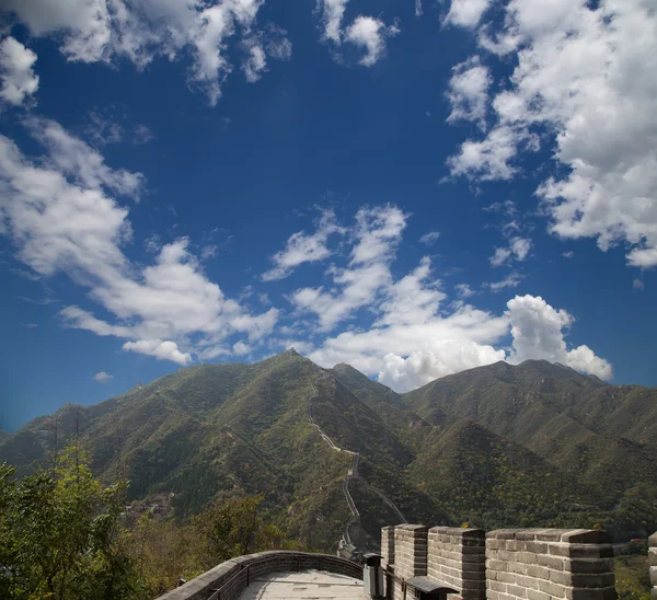 Weergave van een van de meest schilderachtige delen van de grote muur van china, ten noorden van Peking — Stockfoto