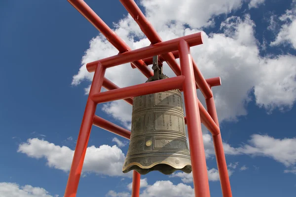 Grande sino budista no fundo do céu — Fotografia de Stock