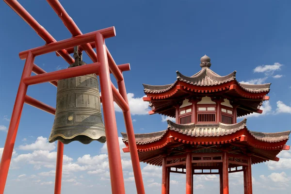 On the territory Giant Wild Goose Pagoda or Big Wild Goose Pagoda, is a Buddhist pagoda located in southern Xian (Sian, Xi'an), Shaanxi province, China — Stock Photo, Image