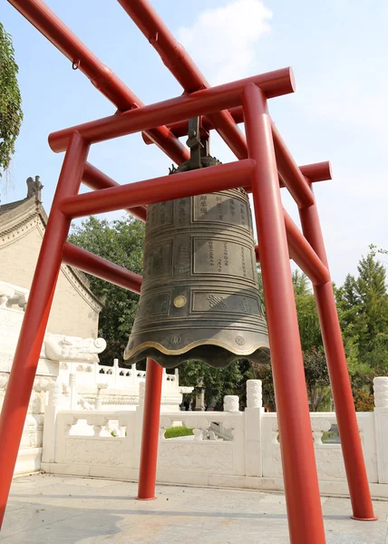 On the territory Giant Wild Goose Pagoda or Big Wild Goose Pagoda, is a Buddhist pagoda located in southern Xian (Sian, Xi'an), Shaanxi province, China — Stock Photo, Image