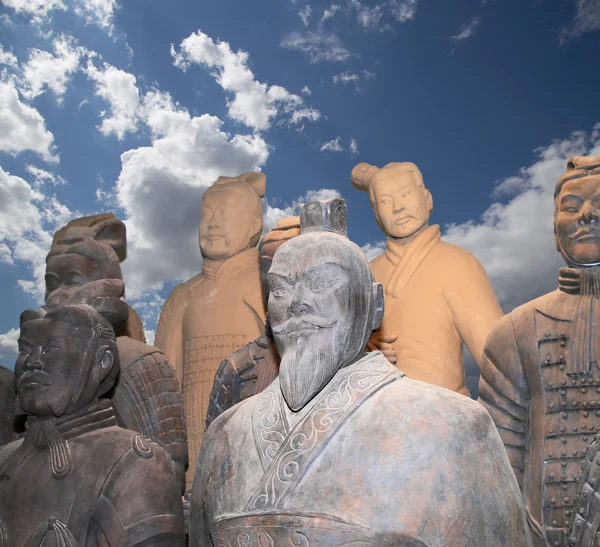 Terakotová armáda sochy na stánku v tržnici na prodej, xian (sian), Čína — Stock fotografie