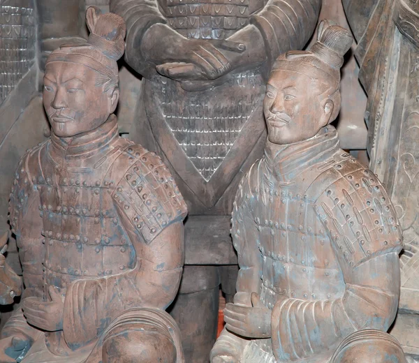 Terrakotta armén statyer på ett marknadsstånd till salu, xian (sian), Kina — Stockfoto