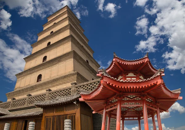 Giant Wild Goose Pagoda (Big Wild Goose Pagoda), is a Buddhist pagoda located in southern Xian (Sian, Xi'an) — Stock Photo, Image