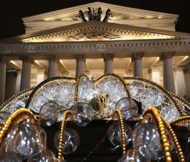 gece, elektrik çeşme ışıklı Noel sırasında Bolşoy Tiyatrosu (Ayrıca bolshoy yazıldığından büyük, büyük ya da grand theatre,), Moskova, Rusya