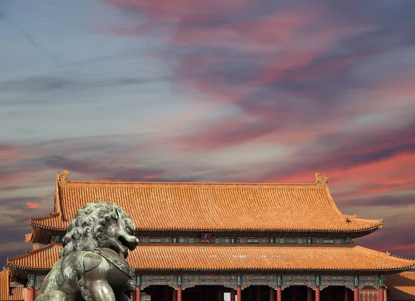 Guardian brązowy Pomnik Lwa w Zakazane Miasto, Beijing, Chiny — Zdjęcie stockowe