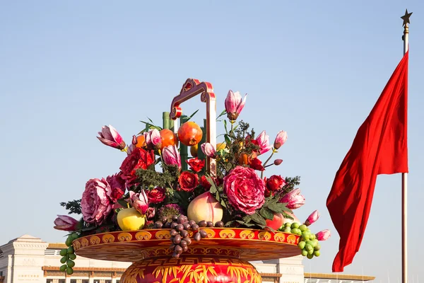 Τεράστιο λουλούδι καλάθι στην πλατεία Τιενανμέν, Πεκίνο, Κίνα — Φωτογραφία Αρχείου
