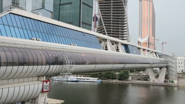 Footbridge Bagration en el Centro de Negocios de la ciudad de Moscú, Rusia — Vídeos de Stock