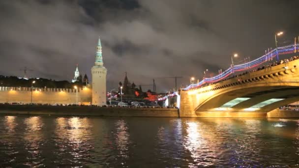 Vista notturna del Cremlino e del fiume Mosca, Russia, Mosca — Video Stock