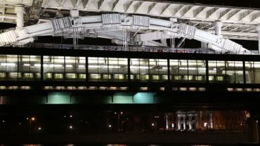 luzhnetskaya Köprüsü (metro Köprüsü) gece, moscow, Rusya Federasyonu