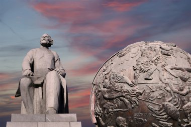 Konstantin tsiolkovsky anıt, Uzay Bilimleri ve göksel küreler--anıt kuşatılmış uzay uçuşu, Moskova, Rusya'nın yakınındaki habercisi