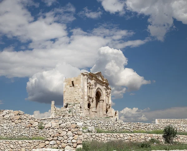 Jerash, 요르단-에 드 리안의 아치 129 광고 제 라 시에 황제 하드리아누스의 방문을 명예를 위해 지어진 — 스톡 사진