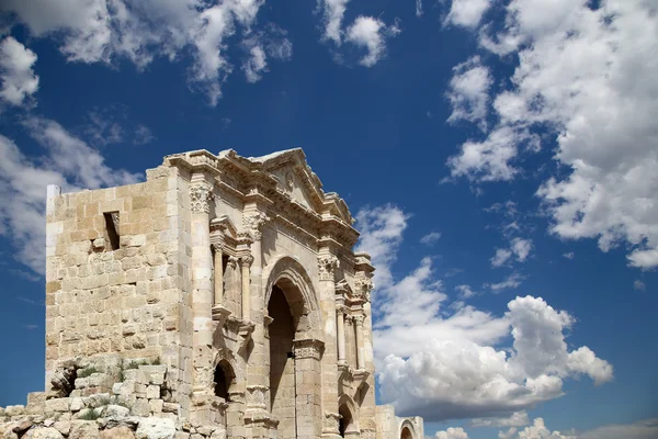 Arco de Adriano en Jerash, Jordán- fue construido para honrar la visita del emperador Adriano a Jerash en 129 dC —  Fotos de Stock