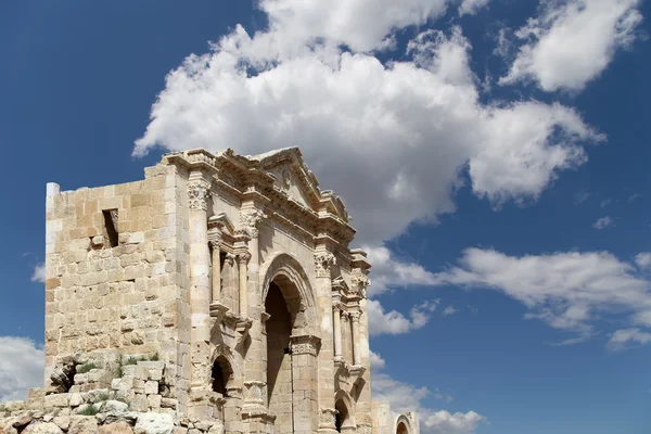 Oblouk Hadrián v Džeraši, Jordánsko – byl postaven na počest návštěvy císaře Hadriána do Džeraše v 129 ad — Stock fotografie