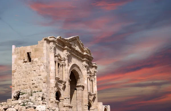 杰拉什，约旦 — — 哈德良拱门是为了纪念哈德良皇帝前往杰拉什在 129 广告 — 图库照片