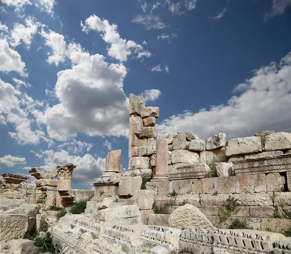 ローマ遺跡ジェラシュ （古代のジャラシュ) のヨルダン都市の首都で最も大きい都市ヨルダン ジェラシュ県 — ストック写真