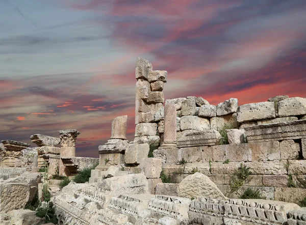 Romerske ruiner i den jordanske byen Jerash (Gerasa fra antikken), hovedstad og største by Jerash-guvernementet, Jordan – stockfoto