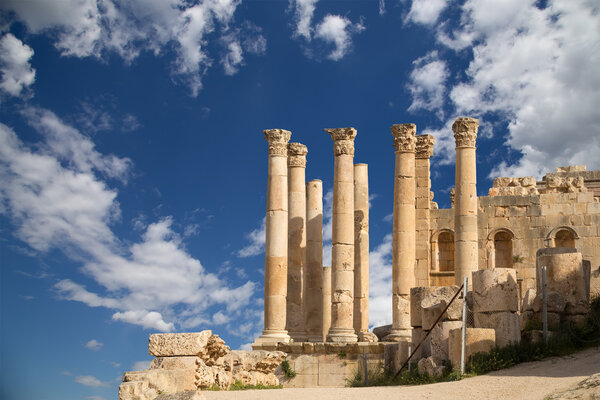 Храм Зевса, иорданский город Джераш (Гераса Античности), столица и крупнейший город Джераш губернии, Иордания
