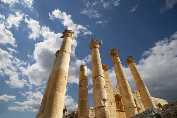 Templo de Zeus, cidade jordaniana de Jerash (Gerasa da Antiguidade), capital e maior cidade de Jerash Governorate, Jordânia — Fotografia de Stock