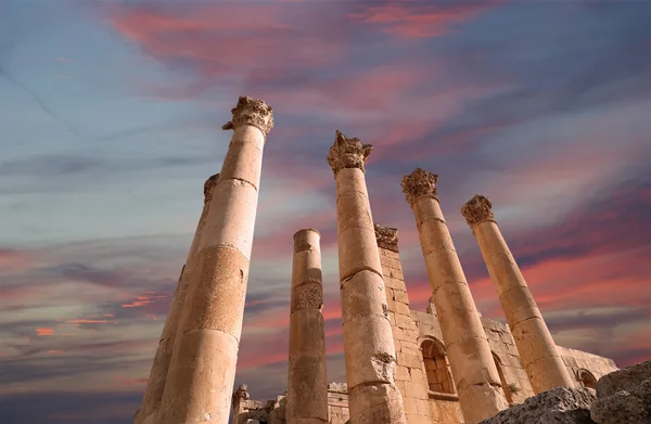 Temple of Zeus, Jordanian city of Jerash  (Gerasa of Antiquity), capital and largest city of Jerash Governorate, Jordan — Stock Photo, Image