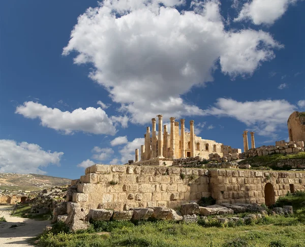 约旦杰拉什 (杰拉什的古）、 首都和大城市的约旦杰拉什省市宙斯神庙 — 图库照片