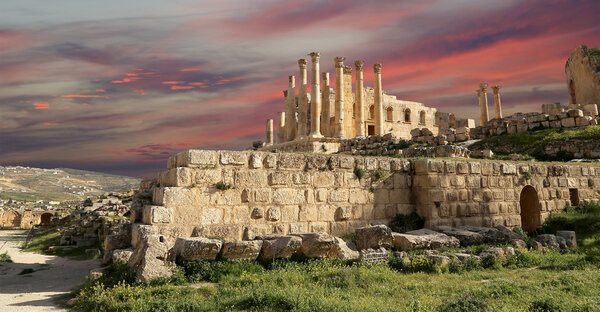 Храм Зевса, иорданский город Джераш (Гераса Античности), столица и крупнейший город Джераш губернии, Иордания
