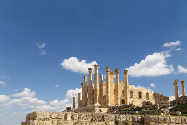 Templo de Zeus, ciudad jordana de Jerash (Gerasa de la Antigüedad), capital y ciudad más grande de la gobernación de Jerash, Jordania — Foto de Stock