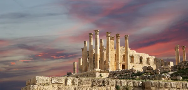 Kuil Zeus, kota Yordania Jerash (Gerasa dari Zaman Kuno), ibukota dan kota terbesar di Kegubernuran Jerash, Yordania — Stok Foto