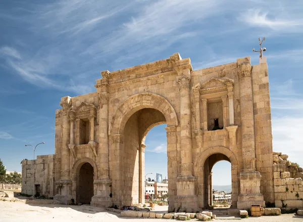 Arch of Hadrian in Jerash, Jordan-- was built to honor the visit of emperor Hadrian to Jerash in 129 AD — Stock Photo, Image