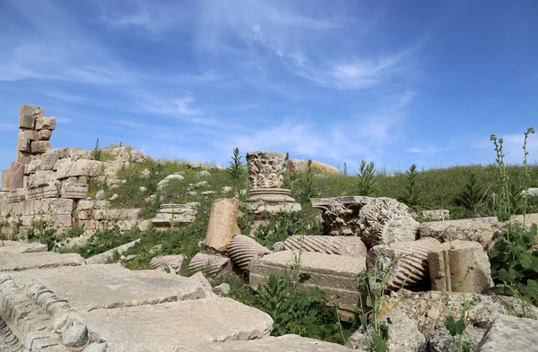 Romerska ruinerna i den jordanska staden jerash (gerasa av antiken), huvudstad och största stad guvernement jerash, Jordanien — Stockfoto