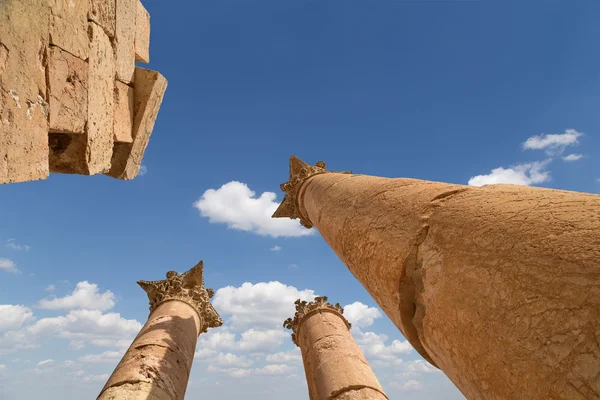 Rzymskie kolumny w w Jordanii miasta jerash (Gerazie starożytności), stolica i największe miasto guberni jerash, jordan — Zdjęcie stockowe