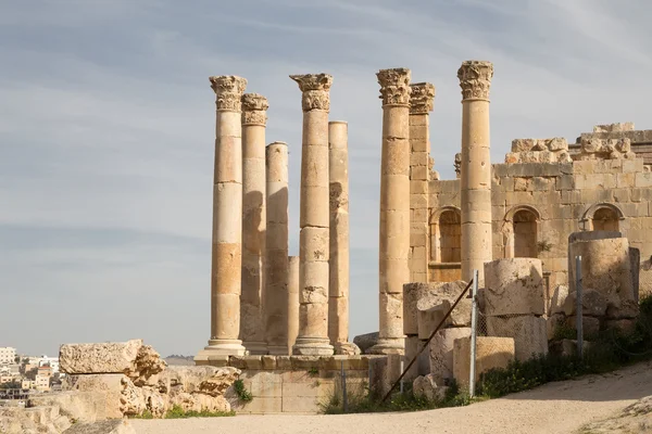 约旦杰拉什 (杰拉什的古）、 首都和大城市的约旦杰拉什省市宙斯神庙 — 图库照片