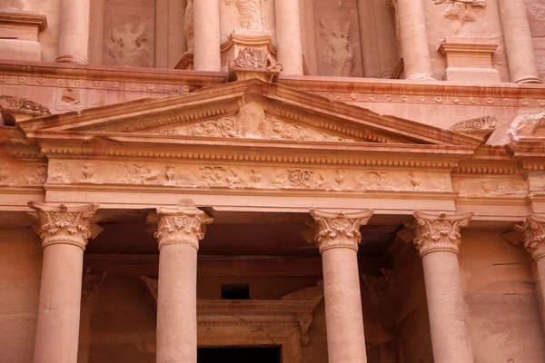 Al khazneh ya da hazine, petra, Ürdün--jordan gibi jordan'ın en çok ziyaret edilen turistik sembolü oldu. Petra, 1985 yılından bu yana UNESCO tarafından dünya mirası oldu — Stok fotoğraf
