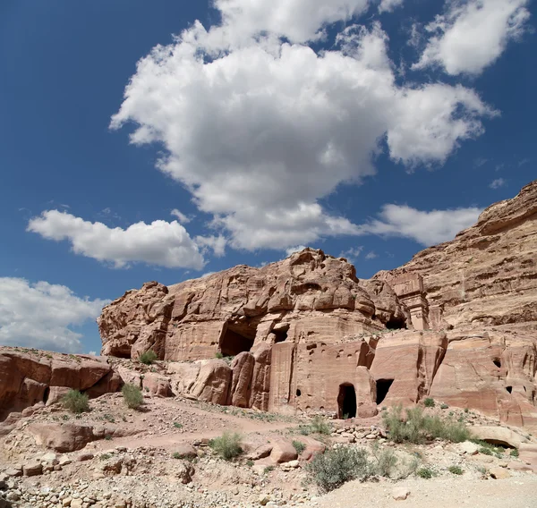 Petra, Jordania es un símbolo de Jordania, así como la atracción turística más visitada de Jordania. Petra ha sido Patrimonio de la Humanidad por la UNESCO desde 1985 — Foto de Stock