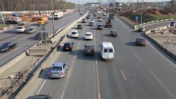 Traffic on the highway of big city, Moscow Automobile Ring Road (MKAD) , Russia — Stock Video