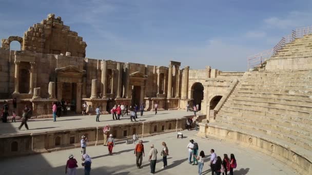 Anfiteatro en Jerash (Gerasa de la Antigüedad), capital y ciudad más grande de Jerash Governorate, Jordania — Vídeo de stock