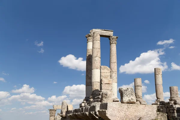 Hercules temploma, római korinthoszi oszlopok, a Citadella, amman, Jordánia — Stock Fotó