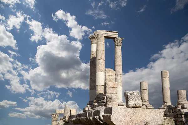 Hercules temploma, római korinthoszi oszlopok, a Citadella, amman, Jordánia — Stock Fotó