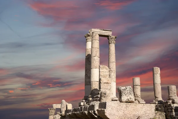 Tempel av hercules, romerska korintiska kolonner på citadel hill, amman, Jordanien — Stockfoto