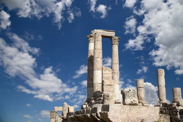 Tempio di Ercole, colonne romane corinzie a Cittadella Hill, Amman, Giordania — Foto Stock